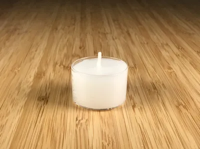 Produktbild von Qult Farluce™ Nightlights weiß - Teelichter in Kunststoffhülle und - Rußfrei - ca. 8 Stunden Brenndauer - Gastro Großpackung - Sparpack - unbeduftet