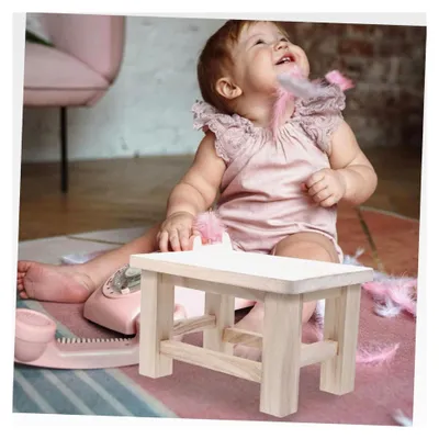Produktbild von Kleiner Holz Hocker aus Massivholz für Schuhe und als Tritthocker für Zuhause