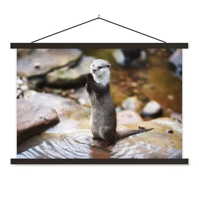 Produktbild von MuchoWow® Textilposter Otter steht aufrecht 150x100 cm mit schwarzem Rahmen - Schlafzimmer