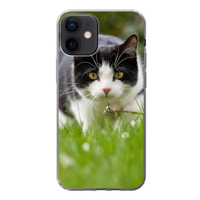 Produktbild von MuchoWow® Handyhülle Schutzhülle Hülle für iPhone 12 Katze - Gras - Schwarz - Weiß - Mädchen - Kinder - Jungen - Kinder Silikon Softcase Handy Hülle - Schutzhülle