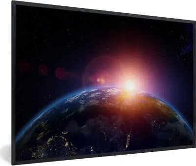 Produktbild von MuchoWow® Gerahmtes Poster Sonnenaufgang aus dem Weltraum 90x60 cm - Poster mit Schwarzem Bilderrahmen Wandposter Rahmen Foto Bilder - Fotorahmen - Foto-Plakat