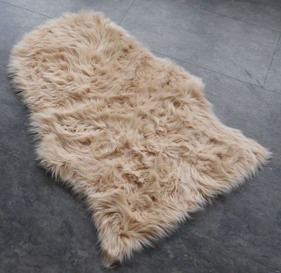 Schaffell Schaffellimitat Format Fell Teppich Imitat Kunstfell Auflage Bettvorleger Schaf Lamm ca. 60x90 cm Farbe: Champagner