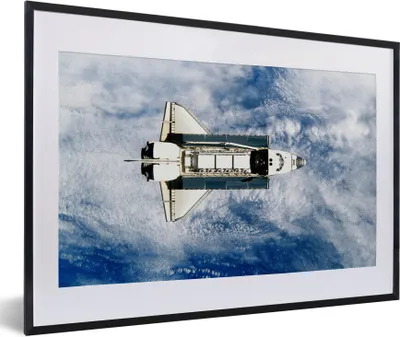 Produktbild von MuchoWow® MuchoWow® Gerahmtes Poster Erde - Weltraum - Spaceshuttle 60x40 cm - Poster mit zchwarzem Bilderrahmen - Schlafzimmer - Plakat in Rahmen - Drucken