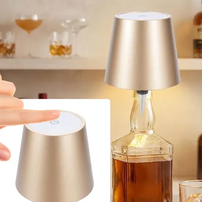 Produktbild von Akku Flaschenlampe mit Power-Akku: Dimmbar - 3600 mAh - 3 Lichtfarben, Gold -Stimmungsvolle Beleuchtung - Dekoratives Flaschenlicht mit Metallschirm