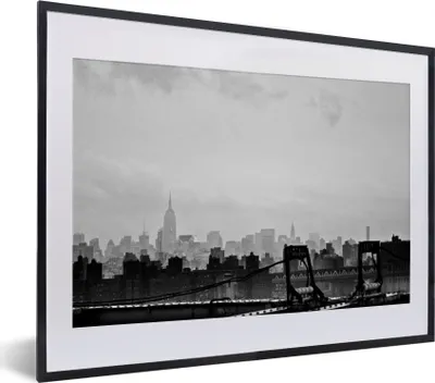 Produktbild von MuchoWow® MuchoWow® Gerahmtes Poster New Yorker Skyline in schwarz-weiß 40x30 cm - Poster mit zchwarzem Bilderrahmen - Bilderrahmen - Poster im Rahmen