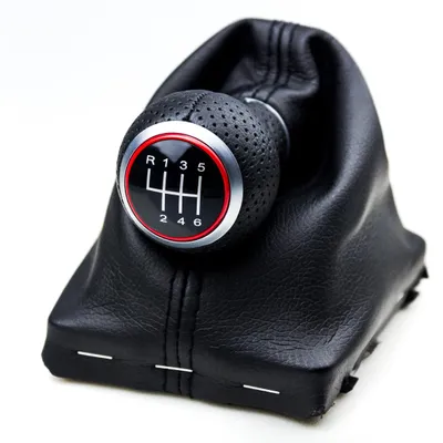 PREMIUM Schaltknauf Loch-Leder Alu Schwarz Ring Rot 6-Gang für Audi A6 4F C6 04 – Produktansicht
