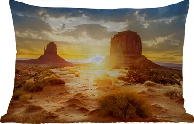 Produktbild von MuchoWow® Outdoor Kissen - Sonnenuntergang - Felsen - Landschaft - Horizont - 50x30 cm - Wetterfest - Lounge Kissen - Sofa kissen - Wohnzimmer Dekoration
