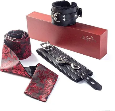 Produktbild von Slaapmasker mit Fellschlaufen und Satin-Oberfläche für Cosplay-Kostüm-Accessoires