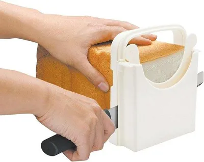 Obrázek produktu pro Kráječ na toast s vodítkem, ideální na sendviče a toast