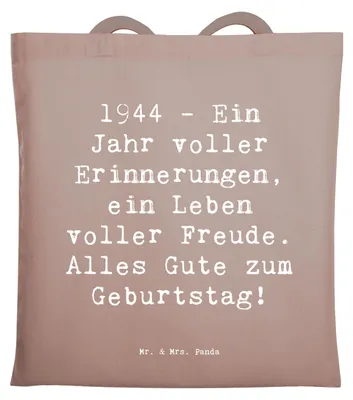 Produktbild von Mr. & Mrs. Panda Beutel Spruch 1944 Geburtstag - Braun Pastell - Geschenk, Tasche, Glückwunsch, feiern, Geburtstagsgeschenk, umhängebeutel, Geburtstagsfeier, Shopping