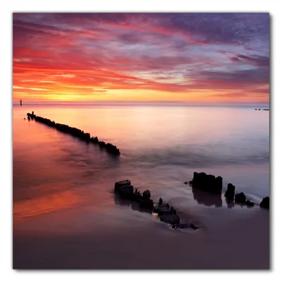 Produktbild von Wallario selbstklebende Möbelfolie/ Tischdecke für Innen und Außen, Größe: 60 x 60 cm - Sandstrand im Sonnenuntergang - Roter Himmel