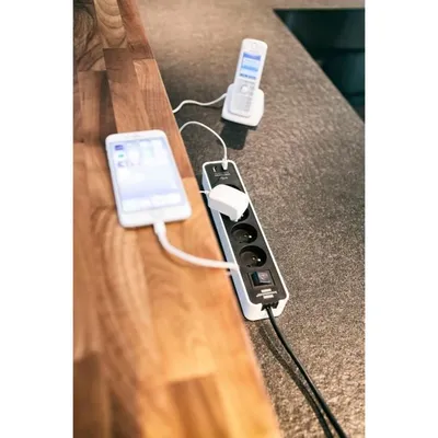 Image de Brennenstuhl Multiprise ECOLOR blanc, 4 prises femelles + 2 prises USB, avec 1,5 m de câble