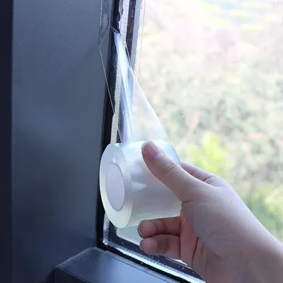 Productafbeelding van Transparante, zelfklevende afdichtingsband voor ramen en deuren, 5 x 10 meter. Weerbestendige binnendeurstrip
