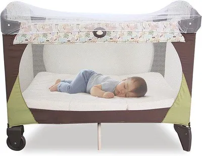 Imagen del producto de Mosquitera para cochecitos de bebé: fabricada en material resistente, de color blanco, portátil y adecuada para cochecitos, carriolas, cunas y parques infantiles. Proporciona protección contra insectos para bebés