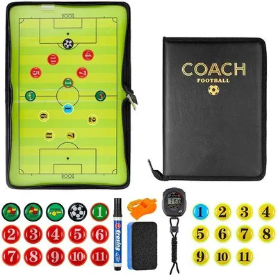 Produktbild von Dailygoods - Dailygoody - Taktiktafel für Fußball - Tragbare Trainer-Tafel - Klappbares Design - Schwarz - Magnetische Schachfiguren - Stoppuhr und Pfeife - Geeignet für