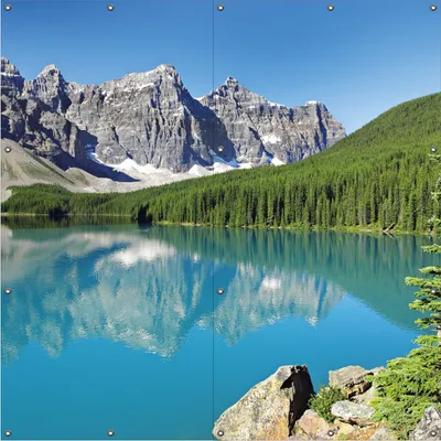 Produktbild von Wallario Outdoor-Poster für Garten oder Balkon, Motiv Tiefblauer See mit Bergpanorama und Wäldern  Kanada, in ca. 180 x 180 cm