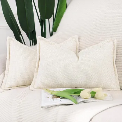 Produktbild von Set mit 2 Kissenbezügen aus Chenille-Samt mit Paspelierung, weiche, dekorative Kissenbezüge, moderner Kissenbezug für Sofa, Wohnzimmer, Schlafzimmer, Creme, 30 x 50 cm