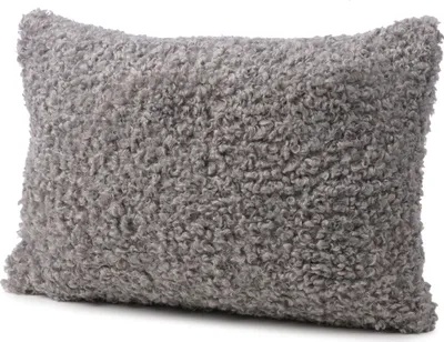 Produktbild von GÖZZE Rolf Kissen weiches Dekokissen mit Synthetikfüllung und markanter Bouclé-Textur Silber 30 x 50 cm
