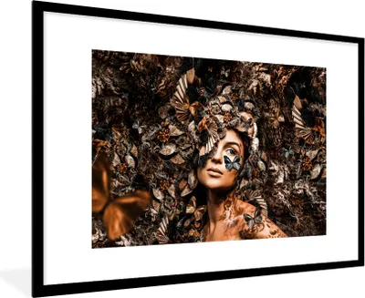 Produktbild von MuchoWow® Gerahmtes Poster Frau - Luxus - Pflanzen 90x60 cm - Poster mit Schwarzem Bilderrahmen Wandposter Rahmen Foto Bilder - Wanddekoration - Fotos