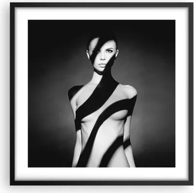Produktbild von Gerahmtes Poster - Schwarzer Rahmen - Nackt Frau Fotografie - 50x50 cm - Wand Bild - Wanddeko - Wandbilder - Kunstposter - Wandposter - Bilderrahmen - Bilder - Kunstdruck - Wandbild - P2BAC50x50-4221
