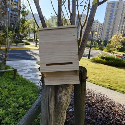 Produktbild von Fledermaushaus aus Holz | Wetterfester Unterschlupf für den Außenbereich | Fledermausquartier für Balkon, Garten und Terrasse