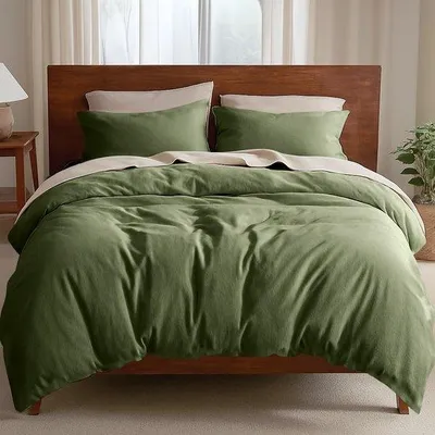 Produktbild von Unyqoos® 3‑teiliges Bettwäsche-Set aus gebürsteter Microfaser 220 x 240 cm Olivgrün – mit Reißverschluss & Eckenbändern, 2x 80 x 80 cm, pflegeleicht