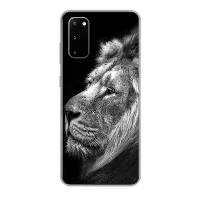 Produktbild von MuchoWow® Handyhülle Schutzhülle Hülle für Samsung Galaxy S20 Löwe vor schwarzem Hintergrund in schwarz und weiß Silikon Softcase Handy Hülle - Bild