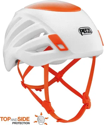 Weißer Petzl Sirocco Helm mit orangefarbenen Belüftungsöffnungen und orangefarbenem Kinnriemen