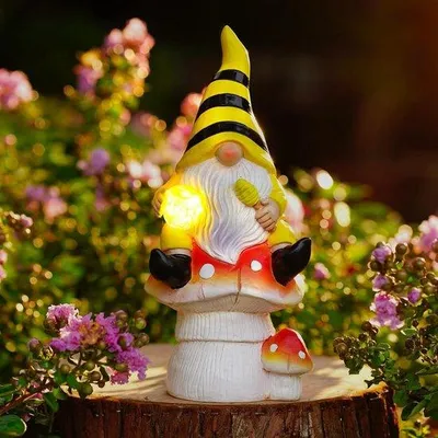 Produktbild von Solar Gartenfigur mit Lichterkette für draußen