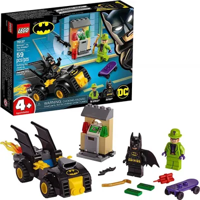 The image shows the box of a LEGO set and the contents laid out separately.