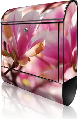 Zdjęcie produktu dla banjado Design Skrzynka pocztowa stalowa czarna z przegródką na gazety, malowana proszkowo „Magnolia” 38 x 46 x 12,5 cm i 2 klucze – skrzynka pocztowa A4 z otworem na listy, wraz z materiałami montażowymi [BK 10407]