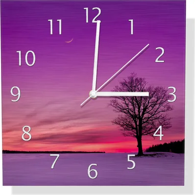 Produktbild von Wallario Design Wanduhr Mond und Baum am Abend bei Schnee aus Aluverbund, Größe 30 x 30 cm
