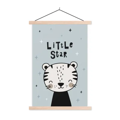 Produktbild von MuchoWow® Textilposter Zitate - Sprichwörter - Kleiner Stern - Baby - Kinder - Kinder 120x180 cm mit holzfarbenen Rahmen - Textil-Plakat