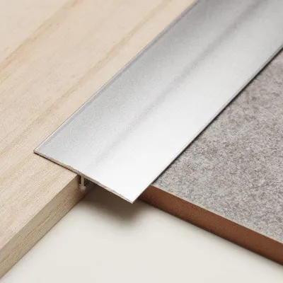 Image de Moulure en profilé d'aluminium 0,9 m x 4 cm, argent mat, pour la finition des dalles de sol stratifié