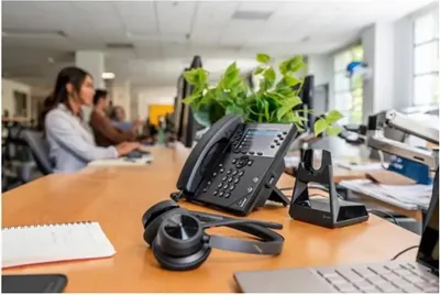 Obrázek produktu pro HP Poly Náhlavní souprava Poly Voyager 4320 USB-C s certifikací Microsoft Teams + adaptér BT700, Bezdrátový, Kancelář / call centrum, 162 g, Sluchátka s mikrofonem, Černá