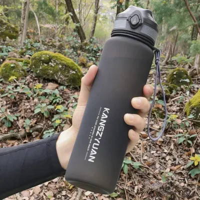 Obrázek produktu pro 500 ml láhev na pití z materiálu Tritan, bez obsahu BPA, s víkem, které zabraňuje úniku