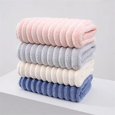 Immagine prodotto di Set di asciugamani in microfibra Ibenzoa® composto da 8 pezzi: 2 asciugamani da 68 x 140 cm, 2 asciugamani da 40 x 76 cm, 4 asciugamani da 30 x 30 cm, morbidi e assorbenti, color rosa, ideali per il bagno, la spa e lo sport