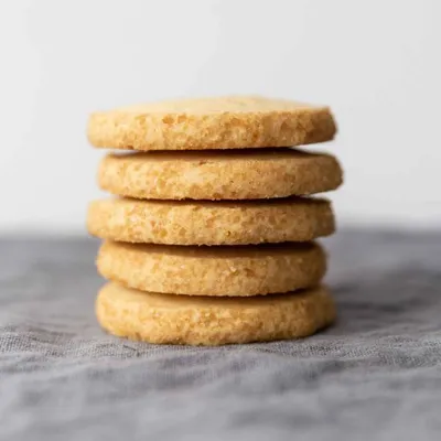 Produktbild von Walkers Gluten Free Pure Butter Ginger und Lemon Shortbread 140g