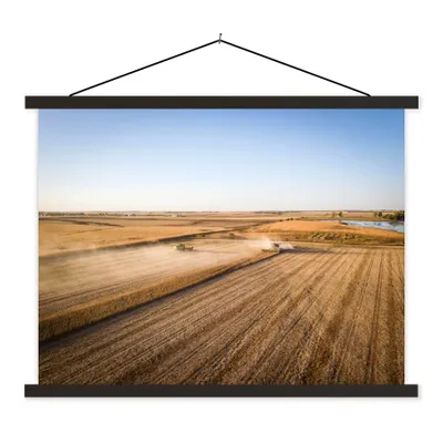 Produktbild von MuchoWow® Textilposter Feld - Bauernhof - Traktor - Landwirt - Landleben 150x113 cm mit holzfarbenen Rahmen - Poster
