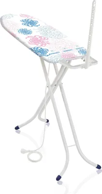 Produktbild von Robustná žehliaca doska so žehliacou plochou s rozmermi 120 x 38 cm a nastaviteľnou výškou od 76 do 96 cm je vybavená elektrickou zásuvkou a anténou na vedenie kábla.