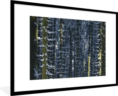 Produktbild von MuchoWow® Gerahmtes Poster Schöne Winterkoniferen in den Ardennen 90x60 cm - Poster mit Schwarzem Bilderrahmen Wandposter Rahmen Foto Bilder - Wanddekoration - Fotos