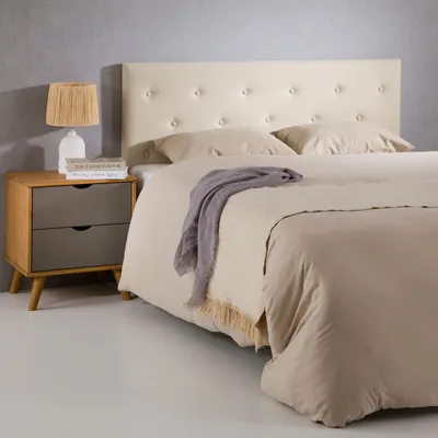 Produktbild von Kopfteil LULINE mit Holzbeinen 160 cm in Beige – Polster Kopfteil für Doppelbett mit hochwertigen Zierknöpfen & elegantem Stoffbezug