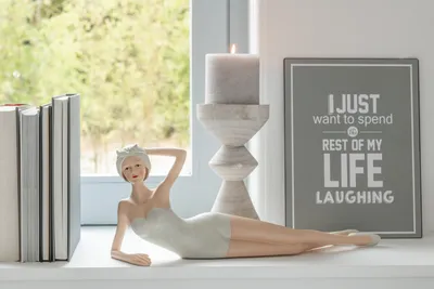 Produktbild von J-Line Figur Frau Liegend - Polyresin - Grau