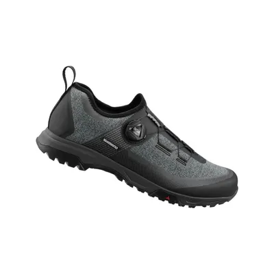 A single cycling shoe is shown against a white background.