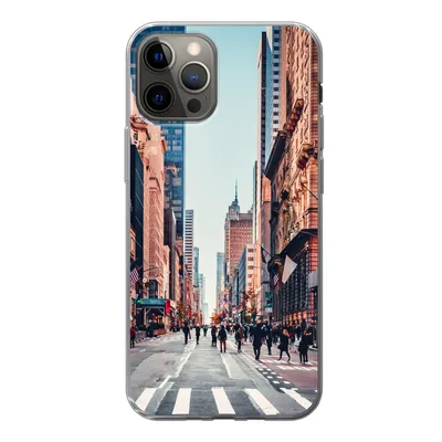 Produktbild von MuchoWow® Handyhülle Schutzhülle Hülle für iPhone 13 Pro Veteranenparade in New York Silikon Softcase Handy Hülle - Handy-Tasche