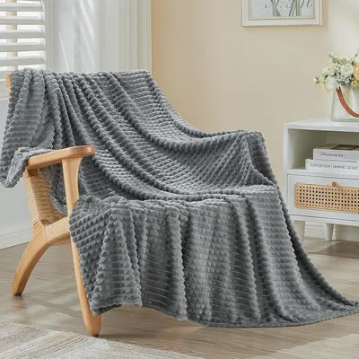 Imagen del producto de Manta de forro polar, suave, de 130 x 150 cm, color gris oscuro, ideal para el sofá y para acampar