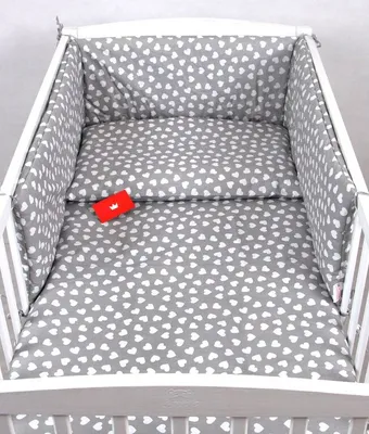 Produktbild von BabyLux Nestchen Bettumrandung 210x30 cm– Kopfschutz für Babybett, Beistellbett & Laufgitter – Weiche Gitterbett-Polsterung - Baumwole 95. Herzen Grau