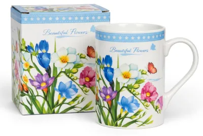 Produktbild von Porzellantasse 320 ml mit Wildblumen und Schmetterling – Geschenk für Kaffee und Tee