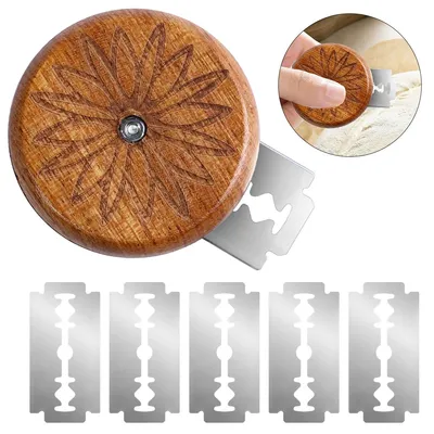 Produktbild von Edelstahl Bäckermesser mit graviertem Holzgriff,Profi Teigritzer,5 Ersatzklingen,Kompaktes Brot Lame mit Chrysanthemen-Muster,Brotschneidemesser für Baguette & Sauerteig
