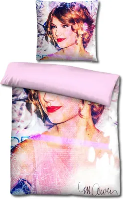 A bedding set featuring a portrait of Taylor Swift.
